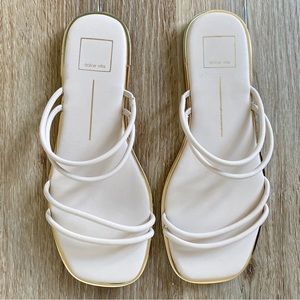 Dolce Vita Size 8.5 Flat Sandal White with Gold